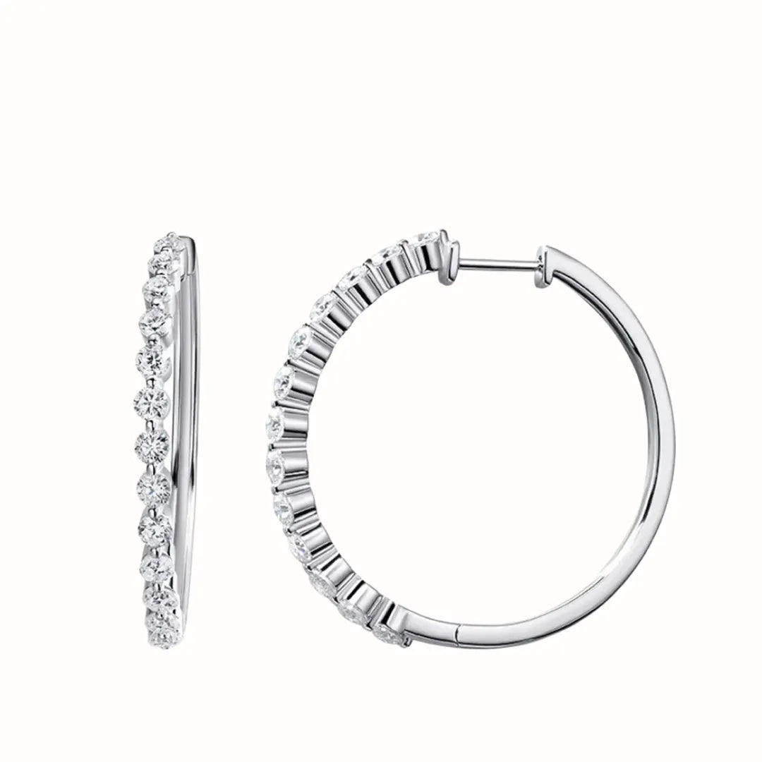 ouro 18k.
Pedra: Moissanita 1,56 ct (quilate).