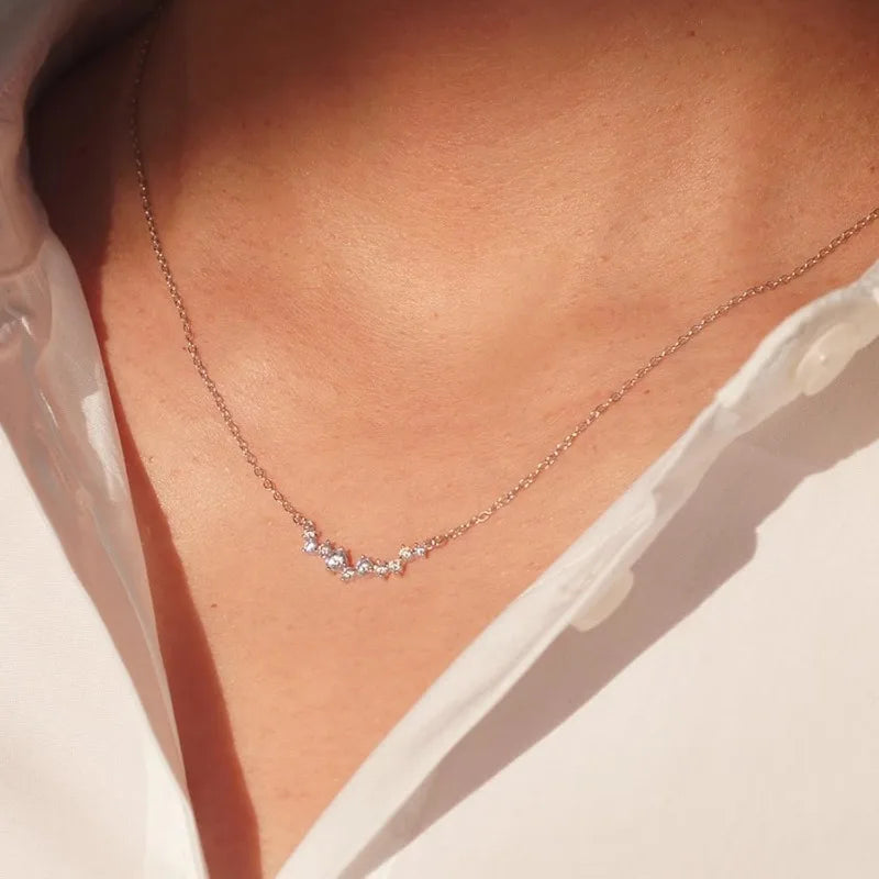 Prata 925 e Prata 925 banhada a ouro 14k.
Pedra: Zircônia cúbica.