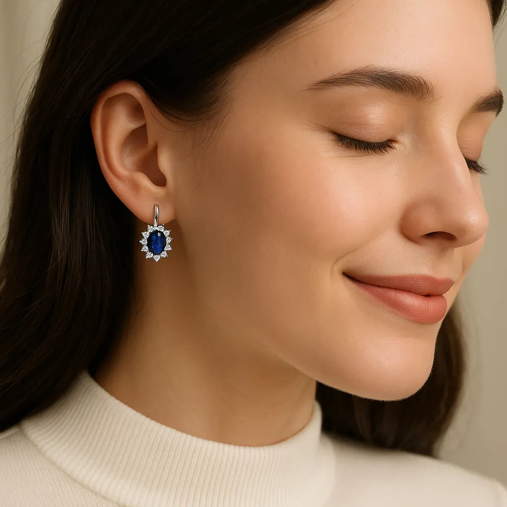  Prata 925 banhada em platina.
Pedra: Zircônia azul e pequenas zircônias brancas. 