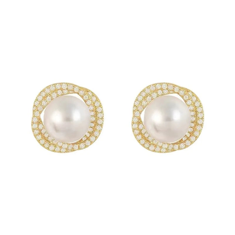 Ouro 18k.
Pedra: Pérola natural de alta qualidade.