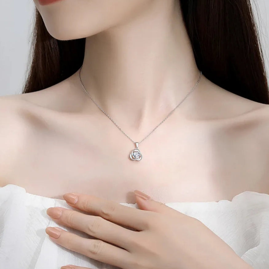 Prata 925.
Pedra: Moissanita 1,0 ct (quilate).