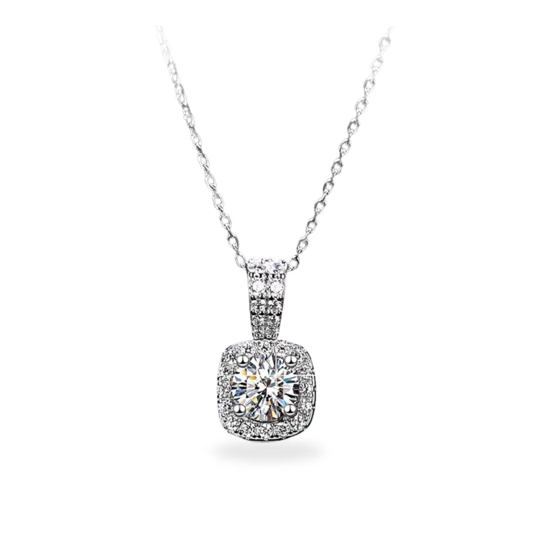Material: Platina banhada ouro branco 18k.
Pedra: Diamante Moissanita 1,0 ct (quilate).